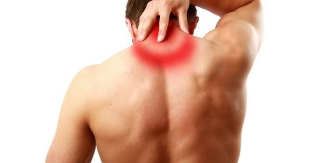dor no pescoço devido a crescimentos nas vértebras